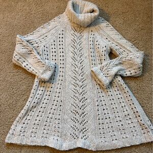 Sleeping Snow Turtleneck
